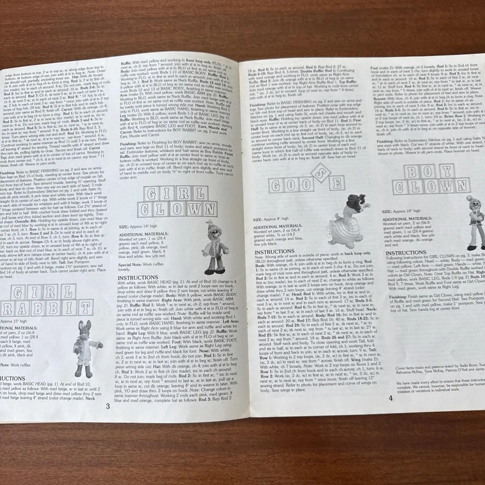 Leisure Arts Leaflet 136 – Toys & Puppets to Knit & Crochet (1978) – 18 Patterns